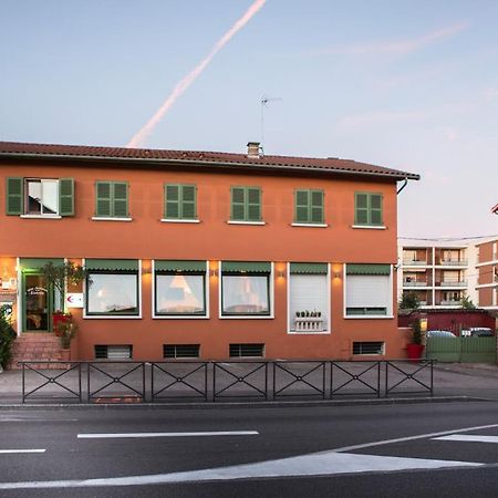 Auberge De La Vallee Francheville  Luaran gambar